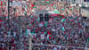 Auch im Juni gab es eine große Gaza-Demo in Berlin. Am Samstag erwarten die Veranstalter zu einer Kundgebung Zehntausende. (Archivbild)