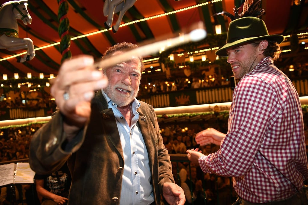 Frohgelaunt griff der „Terminator“ im Marstall-Festzelt zum Taktstock.