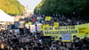 Mehr als 100.000 Menschen haben nach Schätzung der Veranstalter am Gaza-Protest teilgenommen. Die Polizei nannte etwas niedrigere Zahlen.