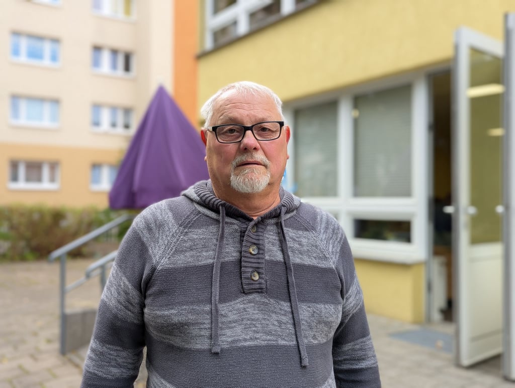 Teilnehmer des Lerncafés in Halle, Herbert Blümel aus Halle, bei der Eröffnung des Lerncafés im Mehrgenerationenhaus Merseburg am 23. September 2025