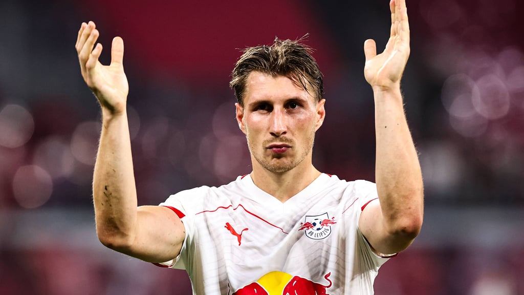 Willi Orban bejubelt das 1:0 in Wolfsburg.