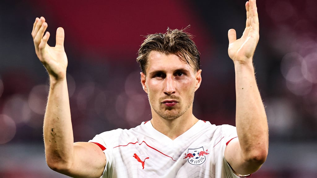 Willi Orban bejubelt das 1:0 in Wolfsburg.