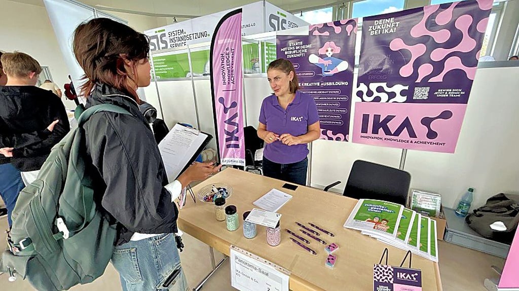 Mehr als 70 Aussteller aus Industrie, Handwerk, Verwaltung und Bildung standen für Gespräche mit Jugendlichen, Eltern und Lehrkräften bereit.