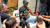 WM in Ruanda: Der eritreische Radprofi Biniam Girmay spricht während einer Pressekonferenz