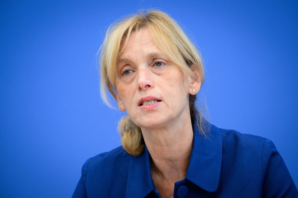 Prien will im kommenden Jahr einen Vorschlag zum Mutterschutz für Selbstständige vorlegen. (Archivbild)