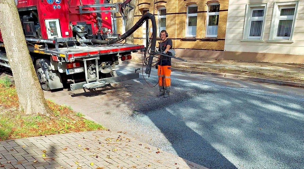 Die Sanierungsarbeiten in der Bahnhofstraße von Calbe gehen weiter.