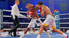 Einer von sieben Kämpfen während der Boxgala: Im Leichtgewicht duellieren sich Nenad Stancic (Team Deutschland; rechts) und Yohan Morocoima aus Venezuela.