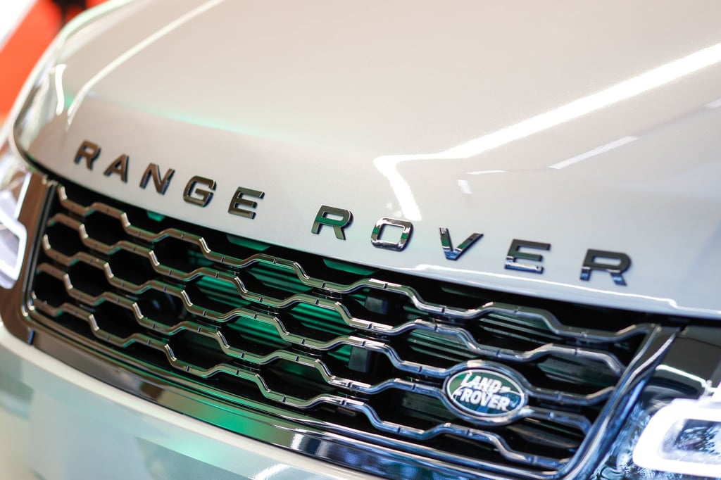 Der britisch-indische Autobauer Jaguar Land Rover ist nach einer Cyberattacke schon seit Wochen lahmgelegt. (Symbolfoto)