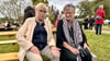 Gerlinda Ammerhöfer (links), hier mit Christa Wachsmuth von der Deutschen Stiftung Organspende, hat vor zwei Jahren ihre Tochter verloren. Für ihre Jana hat sie einen Stein bemalt.