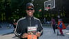 Dennis Schröder spricht im Braunschweiger Prinzenpark über sein Kinderbuch.