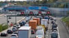 Wegen Bauarbeiten ist der Elbtunnel gesperrt, der Verkehr Richtung Süden muss die A7 in Hamburg-Stellingen verlassen und der Richtung Norden in Hamburg-Heimfeld. (Archivbild)