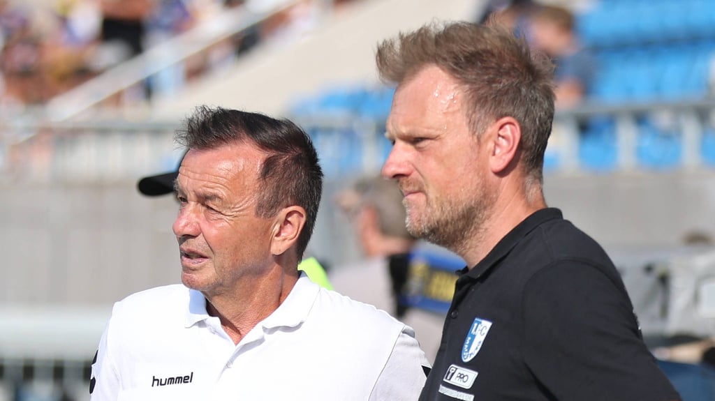 Halten die Verantwortlichen des 1. FC Magdeburg um Sportchef Otmar Schork auch nach der Partie gegen Elversberg an Trainer Markus Fiedler fest? Das scheint unklar.