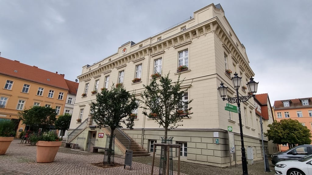 Der Schuldenberg wächst in Havelberg weiter. Im Rathaus müssen Verwaltung und Stadträte darüber sprechen, wie es weitergehen soll.