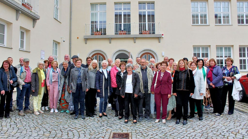 Die Wiedersehensfreude war Samstag am Hettstedter „Wilhelm und Alexander von Humboldt“-Gymnasium groß. Dort traf sich der Abi-Jahrgang von 1975 und feierte das „Goldene Abitur“.