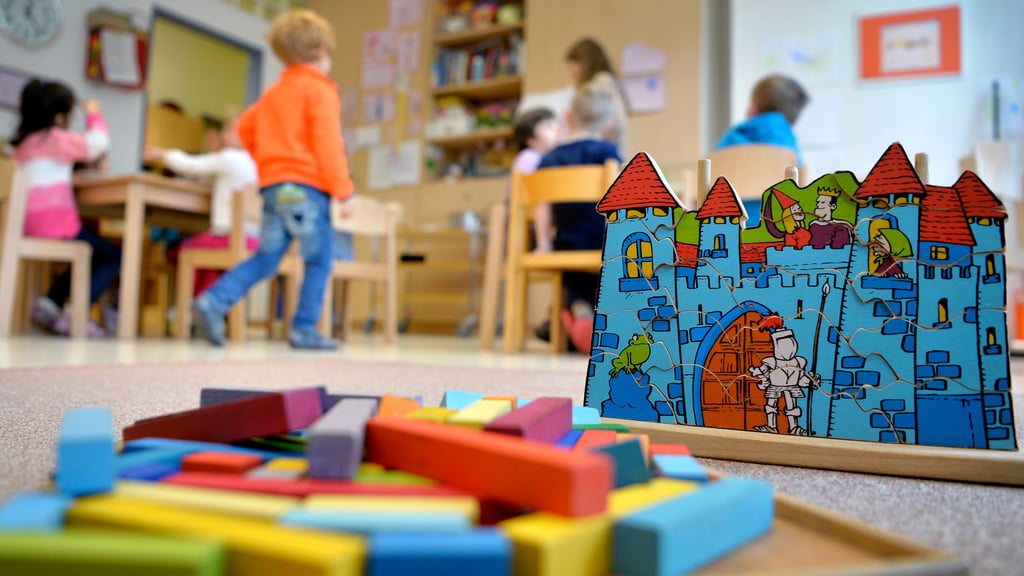 Kita-Alltag in Sachsen-Anhalt: In Magdeburg zahlen Eltern rund 80 Euro für einen 10-Stunden-Kindergartenplatz, nur wenige Autominuten enternt in Wolmirstedt sind es 171 Euro.