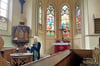 Ein seltener Anblick: Viele Besucher haben die Gelegenheit genutzt, um in die Schlosskirche in Piesdorf zu schauen. 