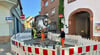 Mitarbeiter der Baufirma Karl-Heinz Kurock an der Havarie-Stelle am Sangerhäuser Kornmarkt.  