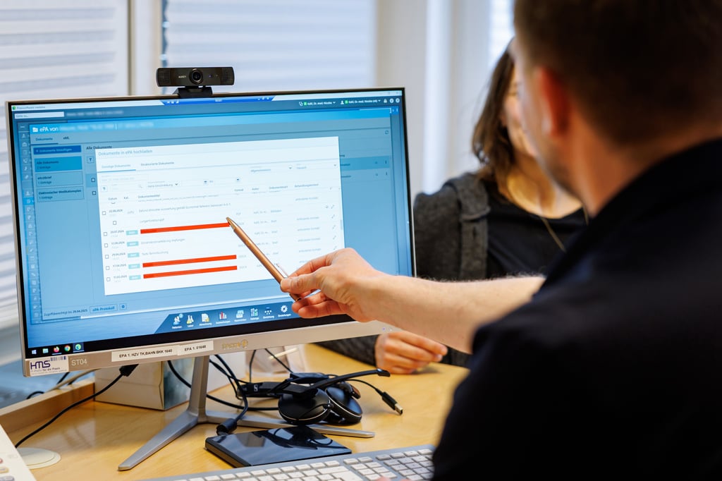 Alle wichtigen Patienteninfos auf einen Blick: Das verspricht die elektronische Patientenakte. Doch davon sei man weit entfernt, sagt der Vizechef des Hausärzteverbands in Sachsen-Anhalt.