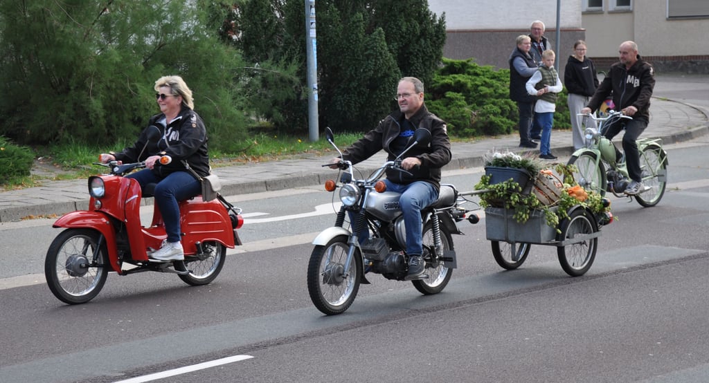 Auch mit der Simson ließ sich am Umzug teilnehmen.