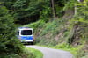 Das geht auch unaffälliger! Um nicht im weiß-blauen Dienstfahrzeug aufzukreuzen, griffen Polizisten zu einem Trick.