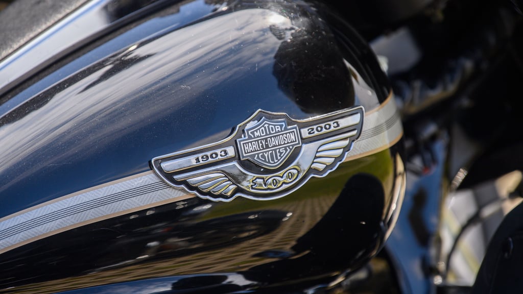 Ein Mercedes und eine Harley sind am Sonntag bei Rackith zusammengestoßen.
