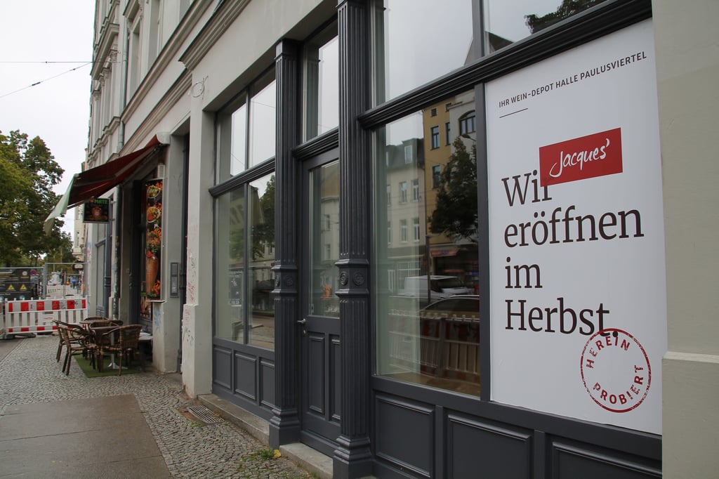 Zwischen Dönerladen und Kneipe eröffnet am Reileck demnächst Jacques Wein-Depot.