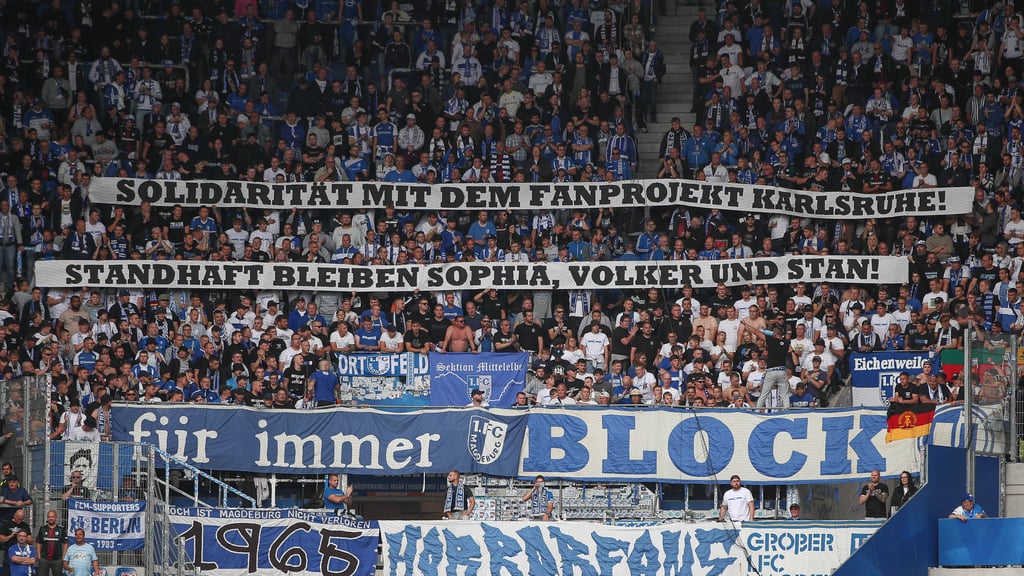 Die Fanszene des 1. FC Magdeburg setzte in Karlsruhe ein Zeichen.