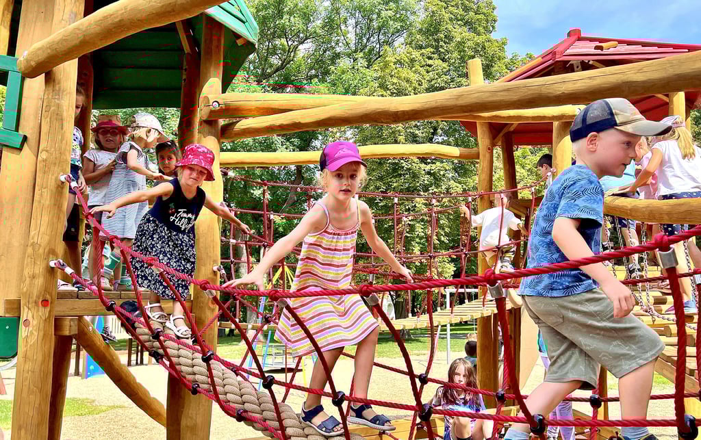 Noch gibt es auf Bernburgs Spielplätzen keine inklusiven Spielgeräte, an denen auch behinderte Kinder spielen können. Das soll sich ändern.