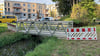 Magdeburgs kleinste Behelfsbrücke steht in den Goetheanlagen in Stadtfeld-Ost und überspannt die Schrote.