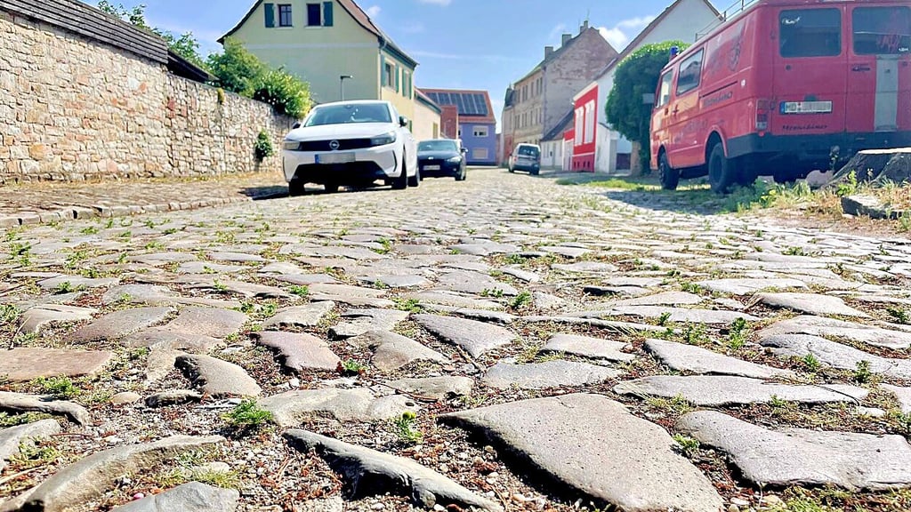Blick in die Magazinstraße: Das authentische Flair der Straße gefällt nicht allen. Jetzt soll 2027 oder 2028 ausgebaut werden.