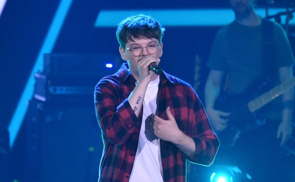 Felix Hellwig performte den Song „Basket Case“ von Green Day.