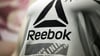 Das Reebok-Logo auf einem Shirt. (Archivbild)