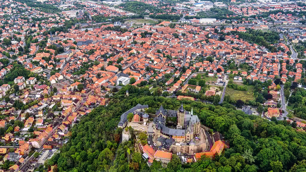 Der Oktober gehört zu den beliebtesten Monaten für Wernigerode-Urlauber - gibt es für Kurzentschlossene dennoch freie Zimmer?