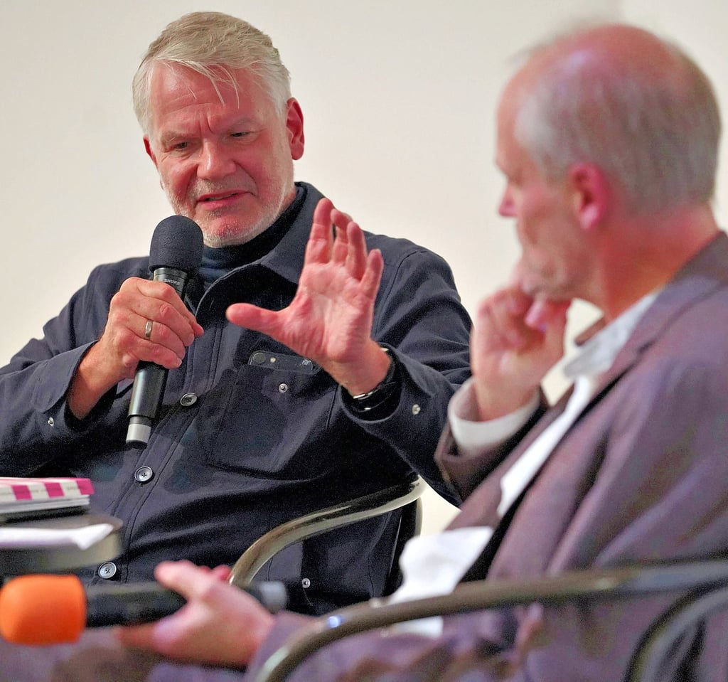 Rückabwicklung der Moderne? Durs Grünbein (links) und Wolfgang Ullrich diskutierten in der Moritzburg.