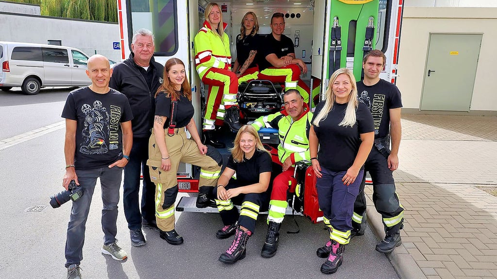 Firmenchef Jörg Schlichting (2. von links) war mit dem Fotoshooting sehr zufrieden.