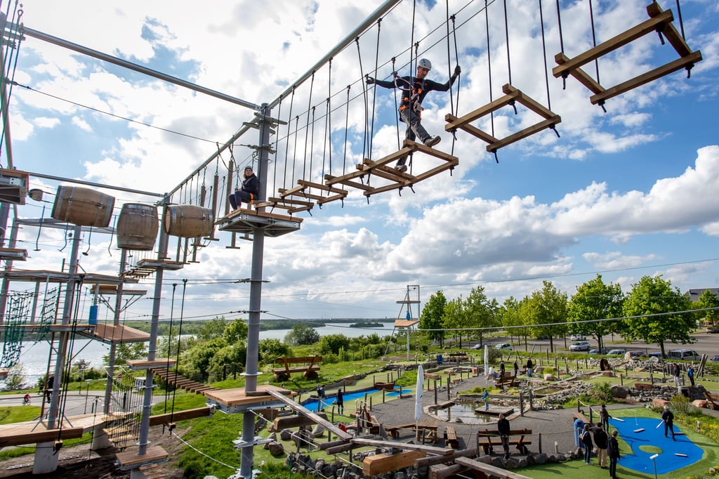 Klettern in luftiger Höhe - das geht imKletterpark und Adventure-Golf in Markkleeberg.