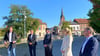 Die Überwachungskameras in der Burger Innenstadt sind auf Sendung gegangen. Landrat Steffen Burchhardt und Bürgermeister Philipp Stark nahmen die Geräte in Augenschein.