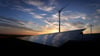 Solarstrom legt in Deutschland weiter zu - die Stromerzeugung von Windrädern ging zurück.
