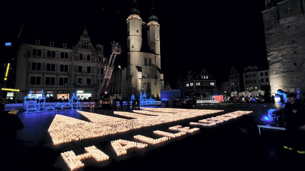 Zum Lichterfest, das vom 31. Oktober bis 2. November stattfinden sollte, wurden auf dem Marktplatz immer tausende Kerzen aufgestellt - wie hier im Jahr 2018.