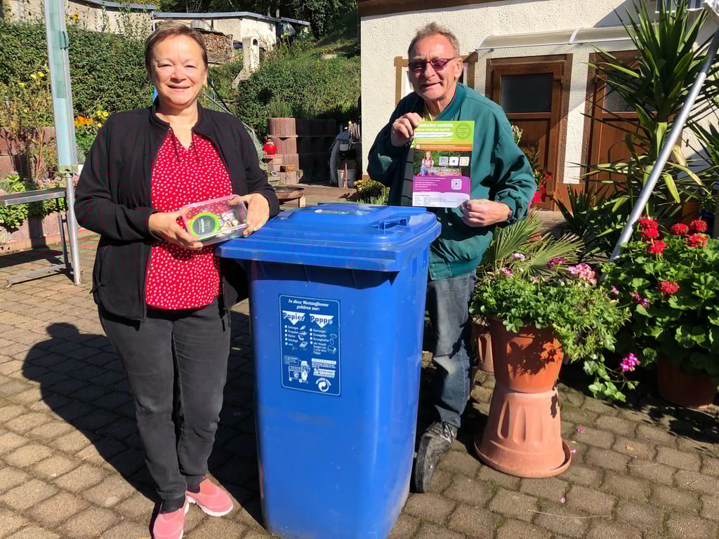 Rita und Andreas Knolle haben in Teuchern die erste offizielle Sammelstelle für den Verein „Kronkorken fürs Kinderhospiz“ eröffnet.