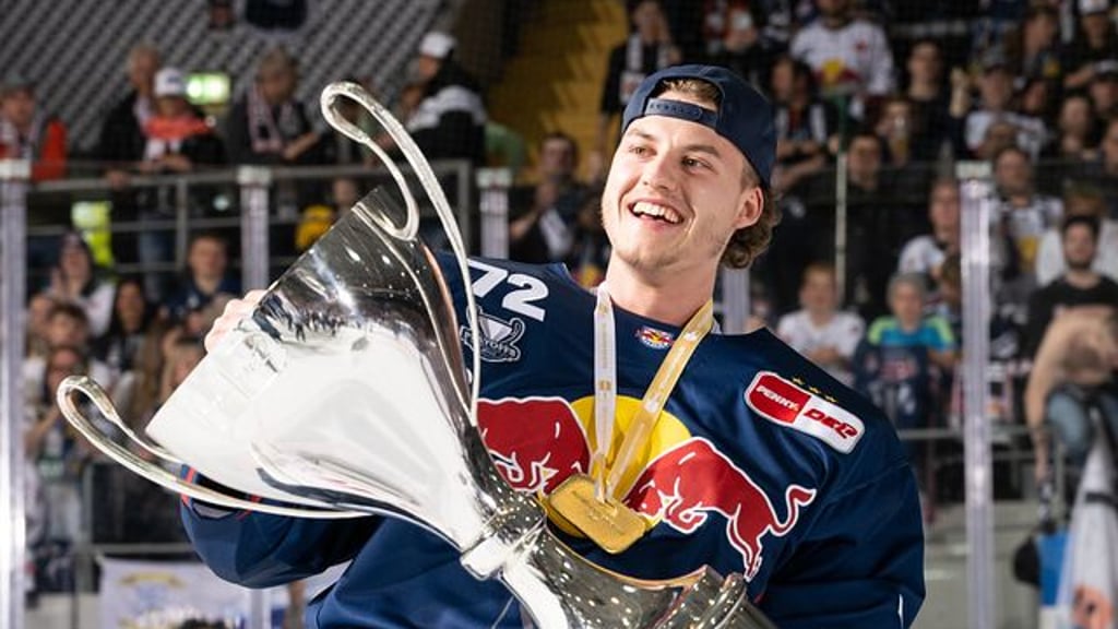 Daniel Allevana feierte in der Saison 2022/23 mit dem EHC Red Bull München die Deutsche Meisterschaft