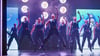 Mit „Gemeinsam einsam“ beginnt die  Gala: ein gekonnt gewollter Auftakt mit einer neuen Choreografie für das knapp dreistündige Programm.