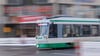 Die Straßenbahn kam trotz Gefahrenbremsung nicht mehr rechtzeitig zum Stehen. (Symbolbild)