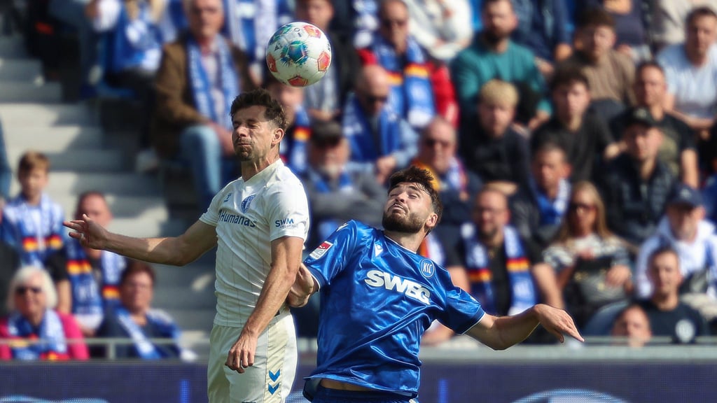 Alexander Nollenberger (links) vom 1. FC Magdeburg glaubt fest an eine zeitnahe Wende zum Besseren.