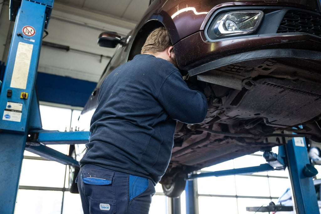 Reparaturen und Wartungen von Autos sind in den vergangenen Jahren deutlich teurer geworden. (Archivbild)