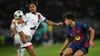 Artistisch: Bradley Barcola gewinnt mit Paris Saint-Germain verdient beim FC Barcelona.