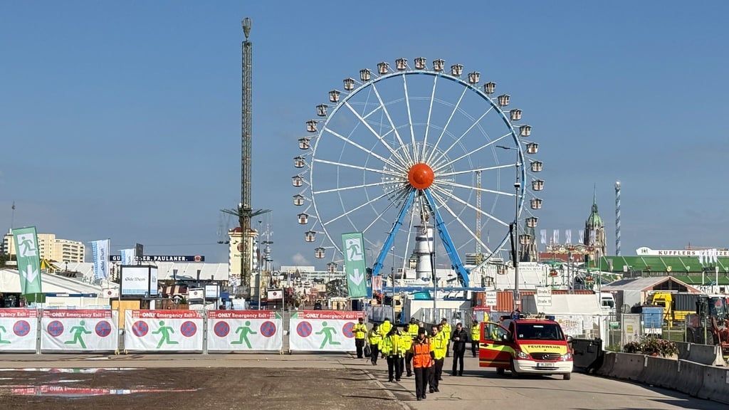 Das Oktoberfest bleibt bis mindestens 17 Uhr geschlossen.
