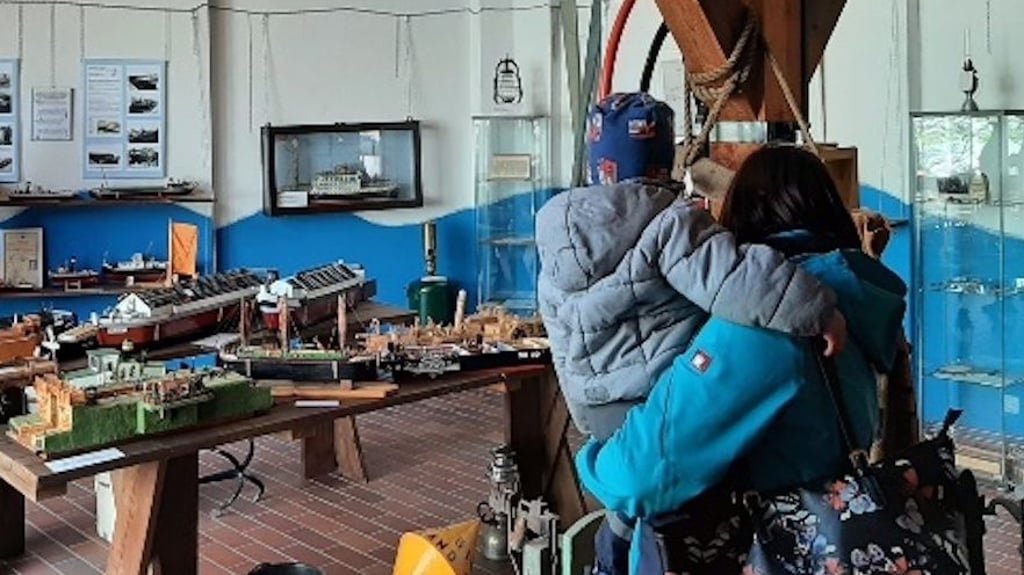 Beim Rundgang durch die „Schifferscheune“ können sich die Besucher ein Bild von der Schifffahrt in alten Zeiten machen.