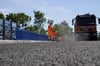 DIe B184 stellt Autofahrer gern auf die Nervenprobe, wie auf diesem Bild, auf dem der Brückenbau in Roitzsch zu sehen ist. In Königsborn kommt es nun gänzlich zur Vollsperrung. 