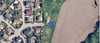 Die blaue Fläche ist markiert als Standort für den geplanten Spielplatz. Der befindet sich unmittelbar an der Erich-Weinert-Siedlung (Zufahrt über Baumeckerweg). Zwischen Siedlung und Liethe, hier hinter dem Baumbestand rechts, liegt eine landwirtschaftliche (derzeit ungenutzte) Fläche.